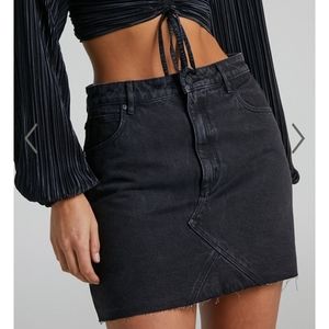 SHOWPO BLACK JEAN MINI SKIRT SIZE 10